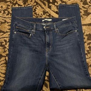 Levi size 31 slimming skinny